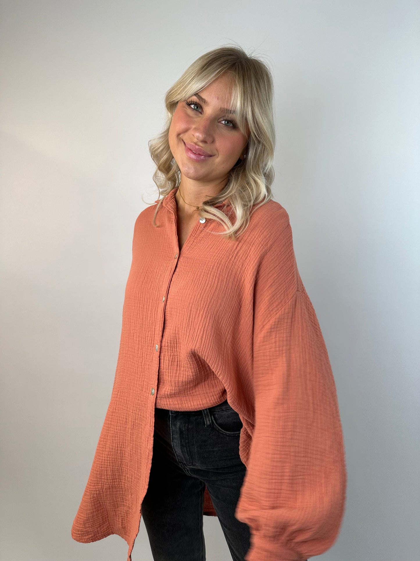 Tindra | Oversized skjortebluse i musselinbomuld