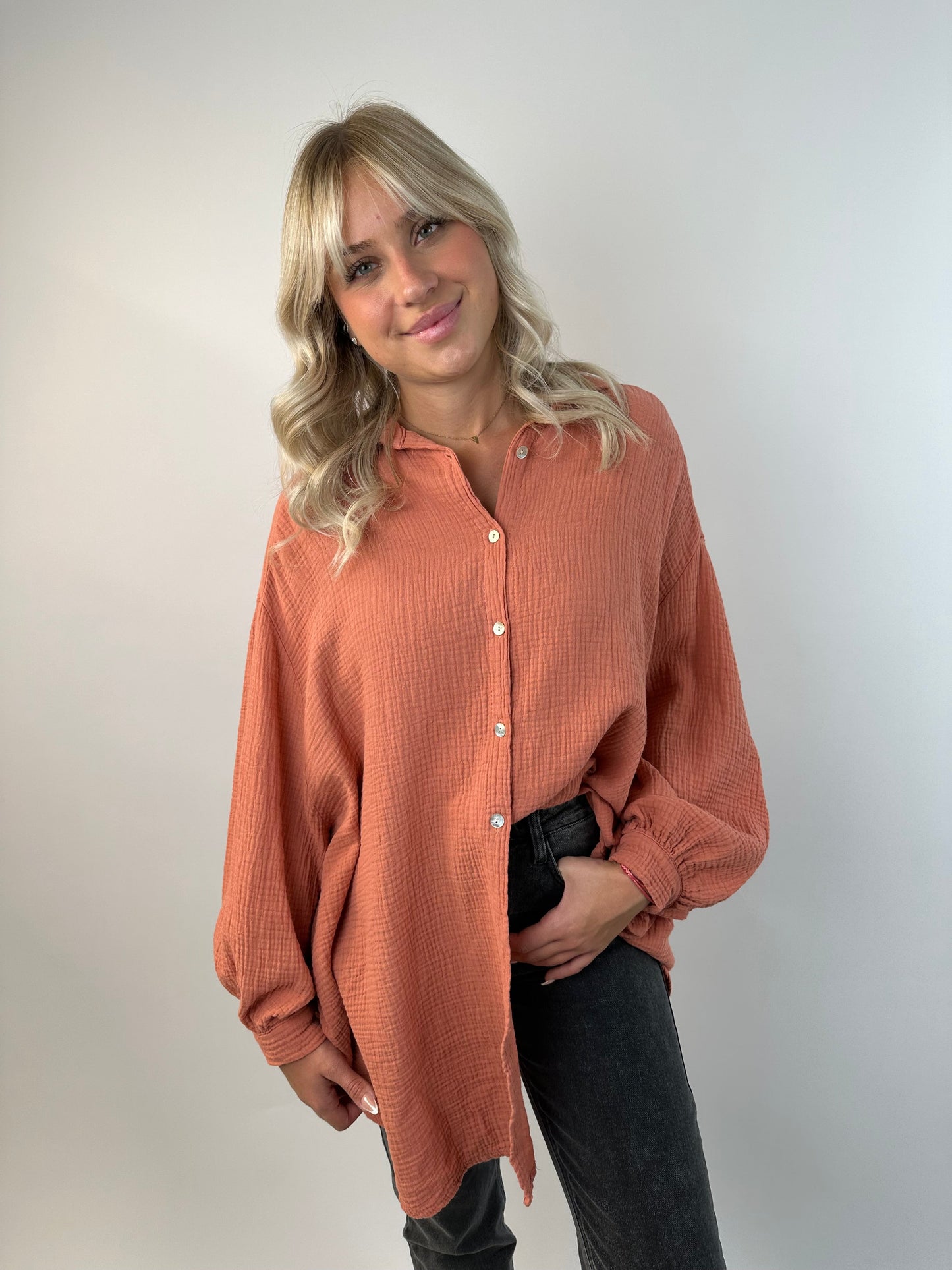 Tindra | Oversized skjortebluse i musselinbomuld