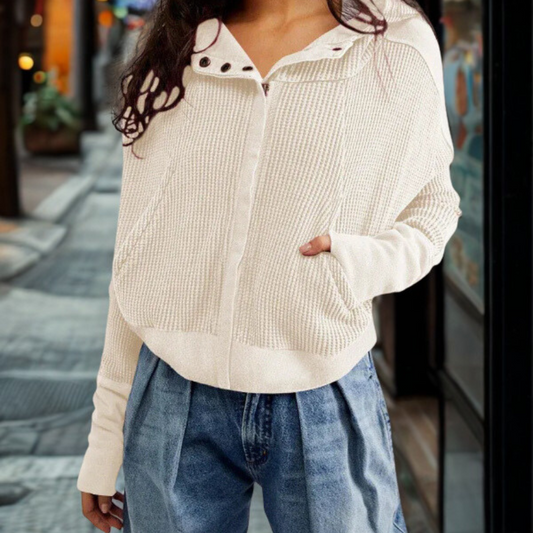 Solvía – Sweat à capuche femme doux ondulé tricoté avec boutons-pression en coupe courte