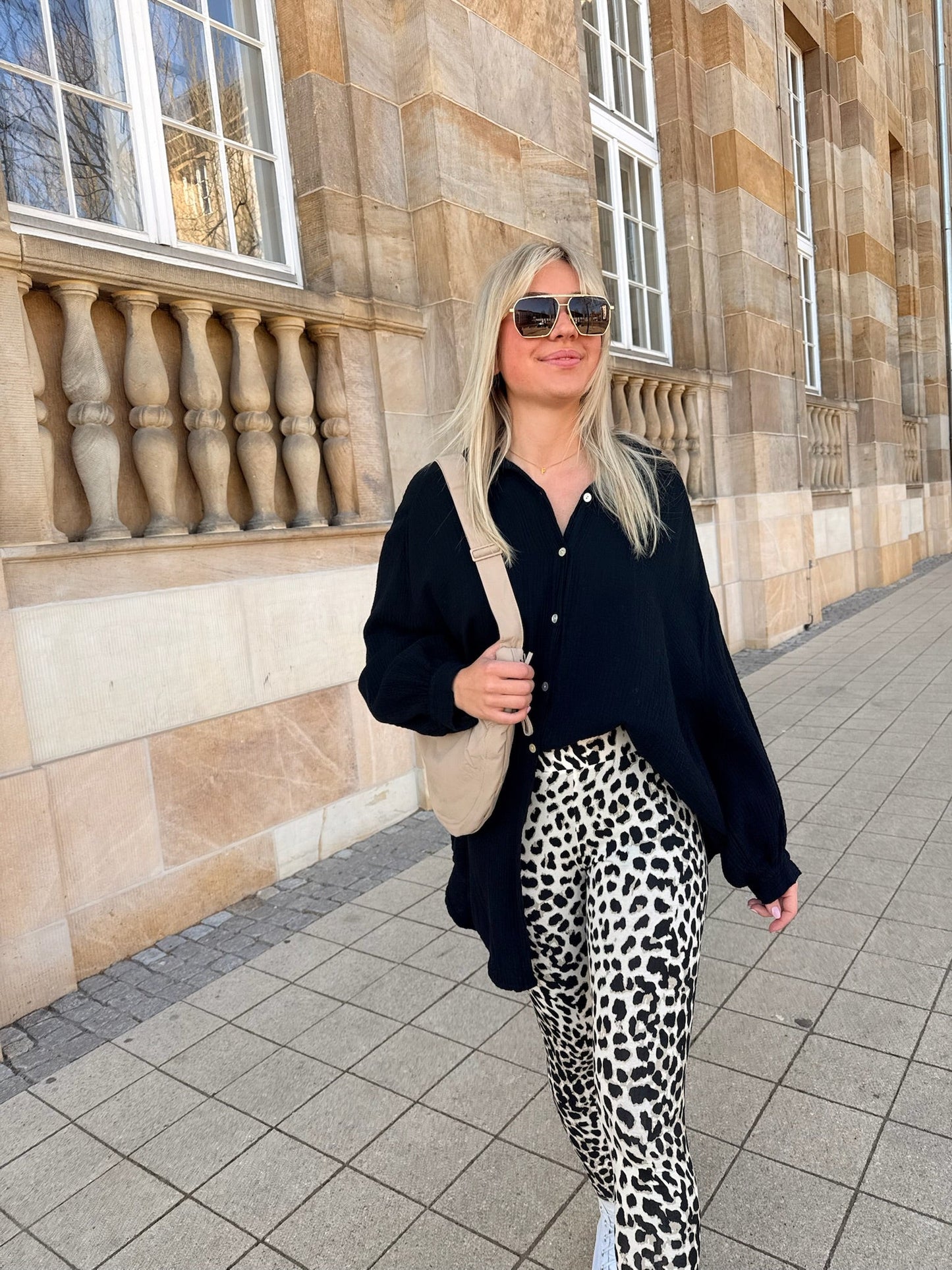Tindra | Oversized skjortebluse i musselinbomuld