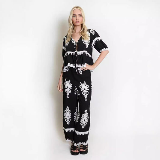 Almira | Ensemble deux pièces avec blouse nouée et pantalon ample respirant