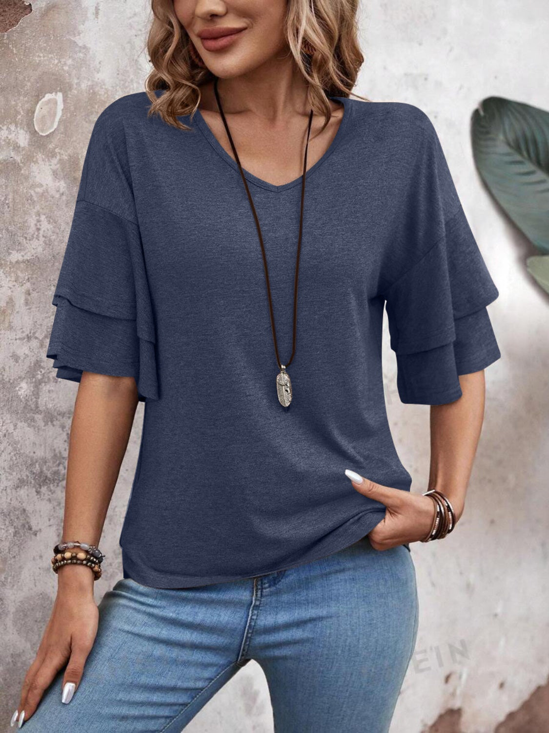 Josefin | Blouse with ruffle sleeves and V-neckline
