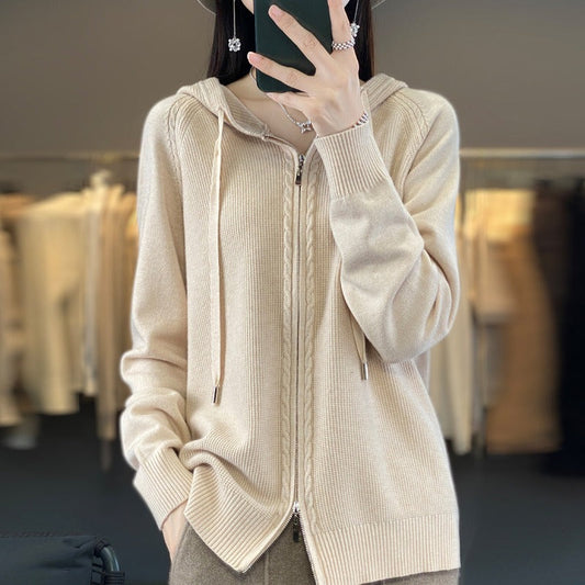 Viondra – Relaxed Knitted Hoodie with Zipper and Braided Detail for Women