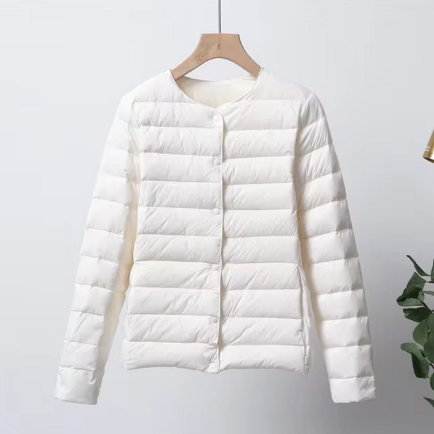 Selinde – Short Puffer Jacket – Featherlight Warmth with Elegant Silhouette