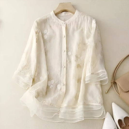 Wilma | Broderet bluse med knapper foran