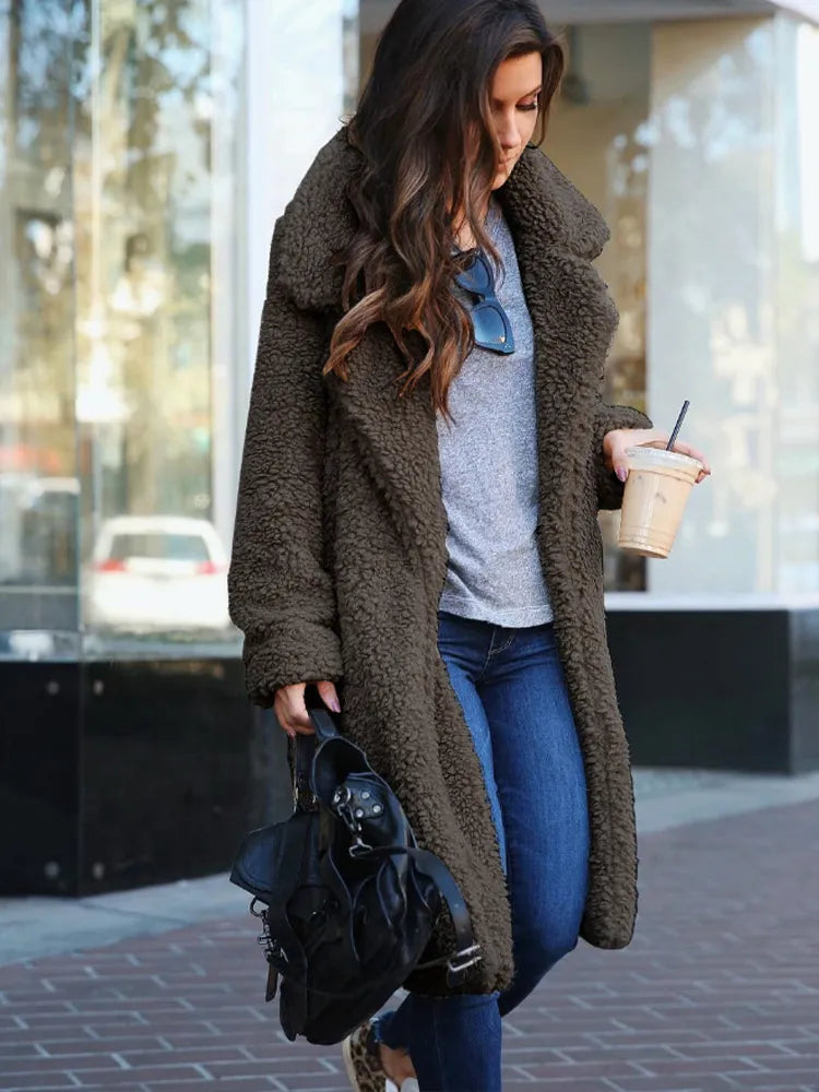 Elowé – Dam Long Jacket in Synthetic Fur – Soft Plush and Elegant Outer Jacket