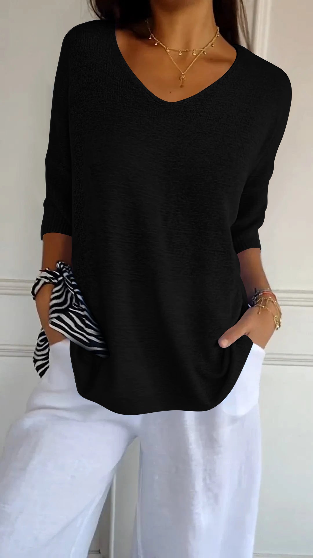 Julia | Relaxed cotton top with V-neckline