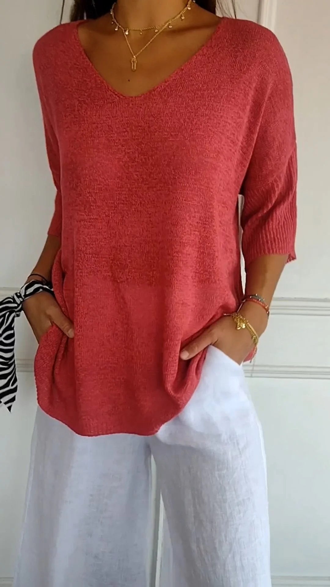 Julia | Relaxed cotton top with V-neckline