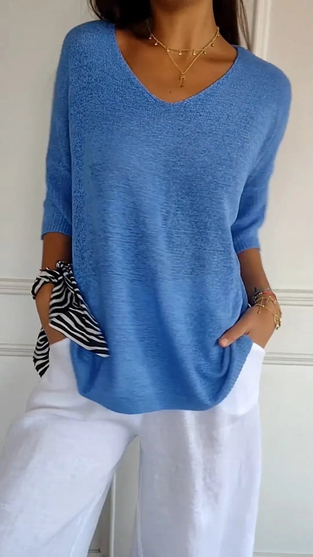 Julia | Relaxed cotton top with V-neckline
