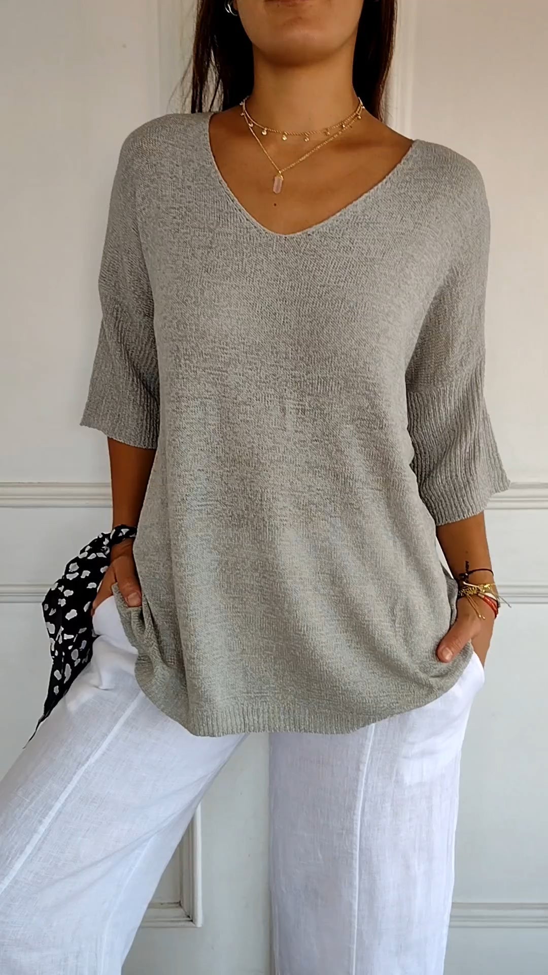Julia | Relaxed cotton top with V-neckline