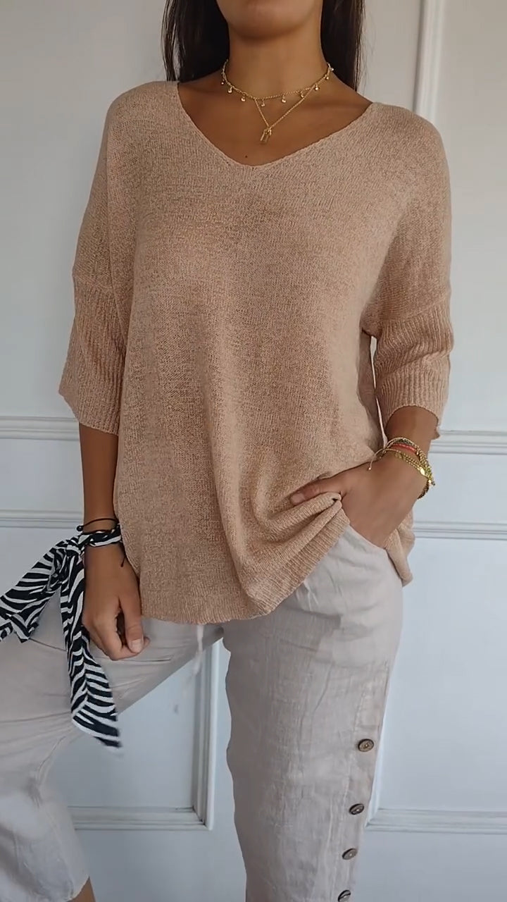 Julia | Relaxed cotton top with V-neckline