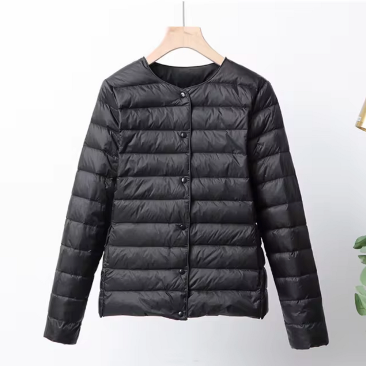 Selinde – Short Puffer Jacket – Featherlight Warmth with Elegant Silhouette