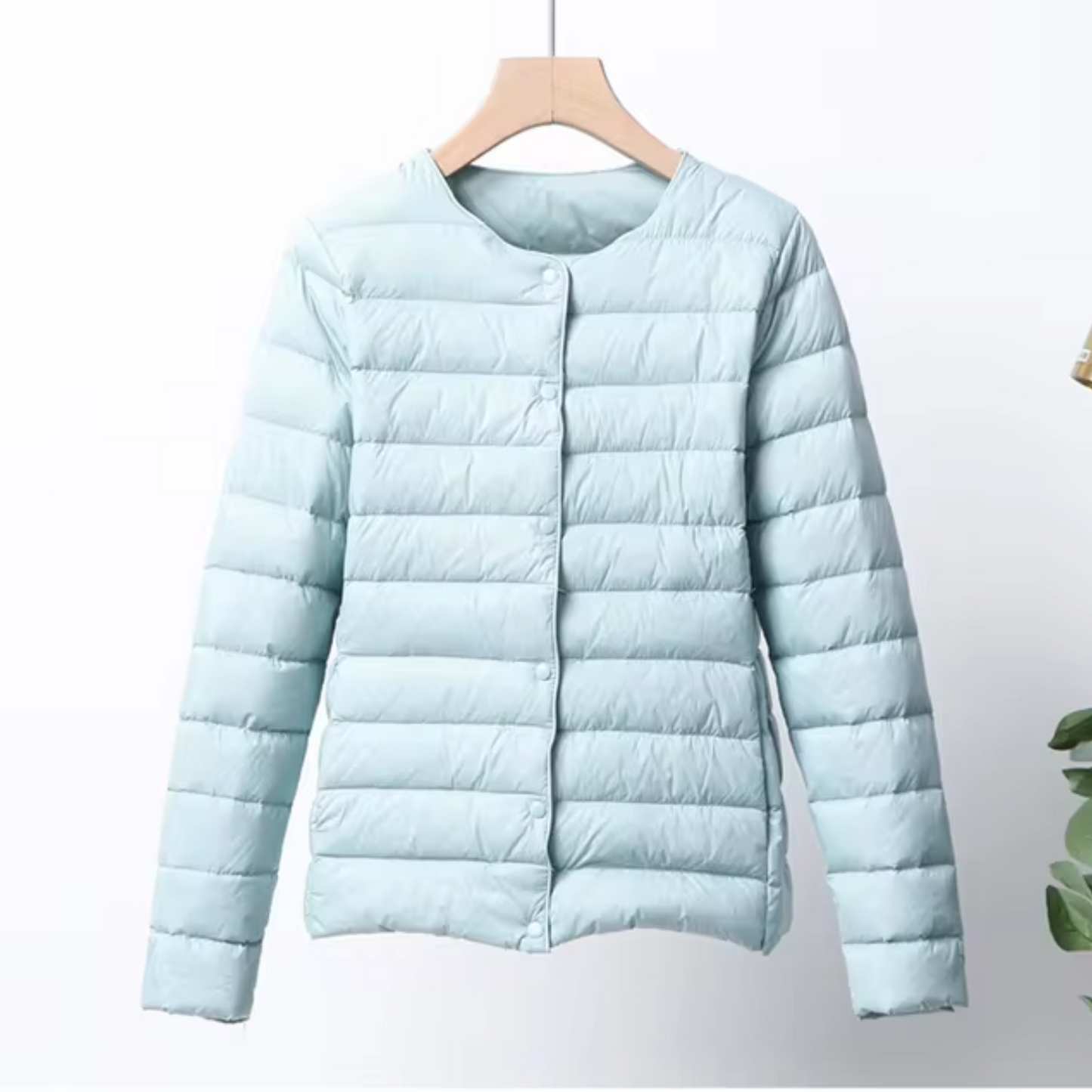 Selinde – Short Puffer Jacket – Featherlight Warmth with Elegant Silhouette