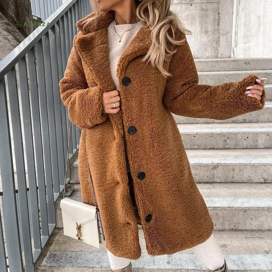 Brynja – Oversized lang teddyfleecejakke med bløde knapper