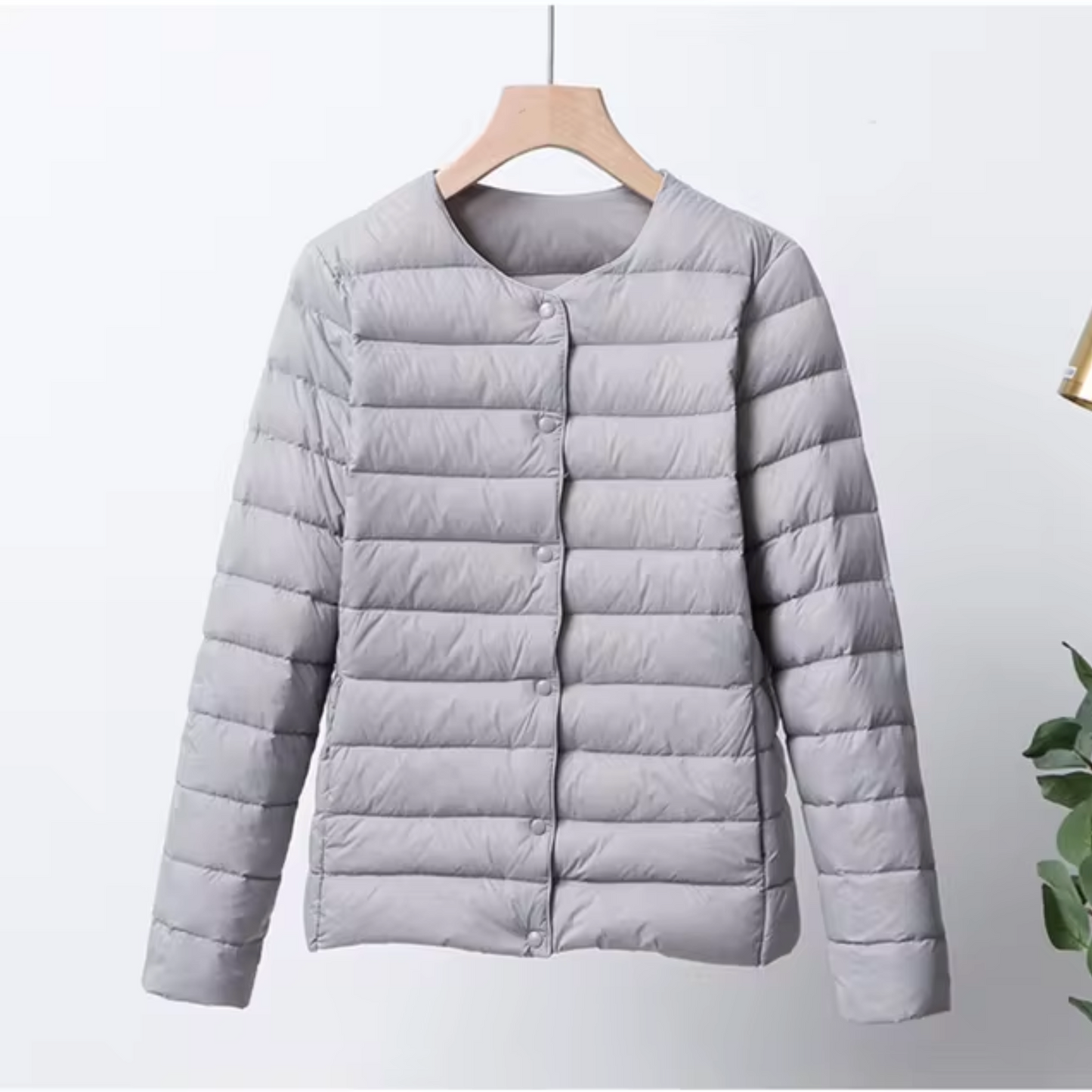 Selinde – Short Puffer Jacket – Featherlight Warmth with Elegant Silhouette
