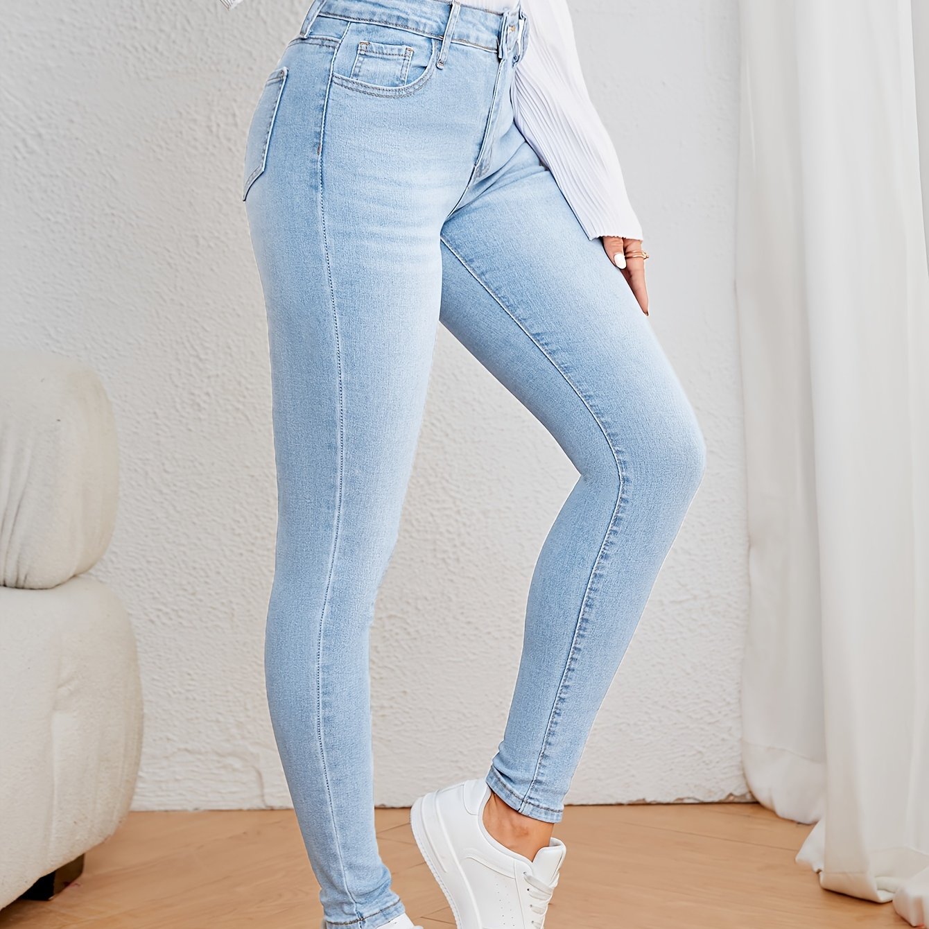 Aurelia | High-waisted Stretch Jeans in Light Denim