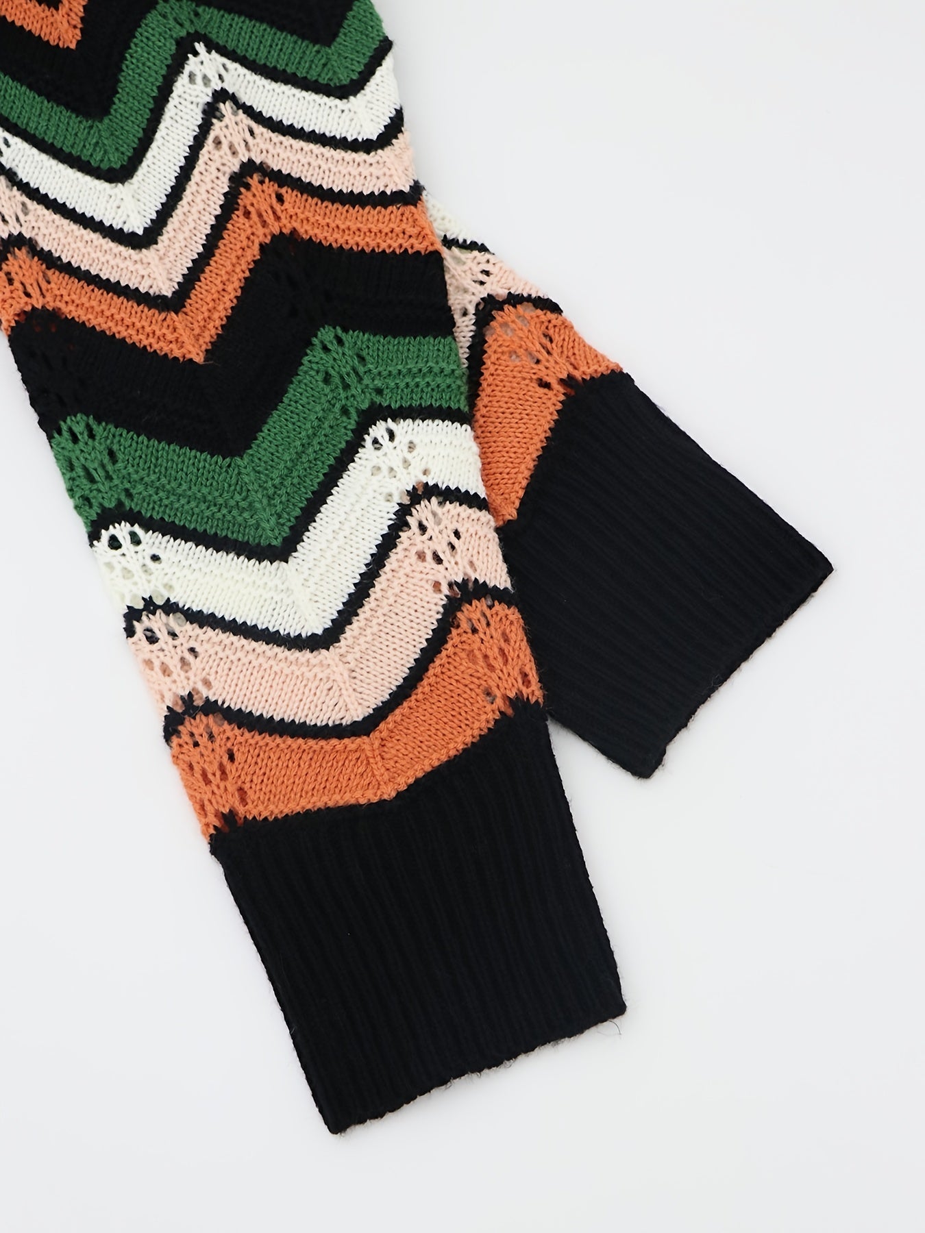 Märta Tröja med Linjär Design – Modern Stickad Damtröja