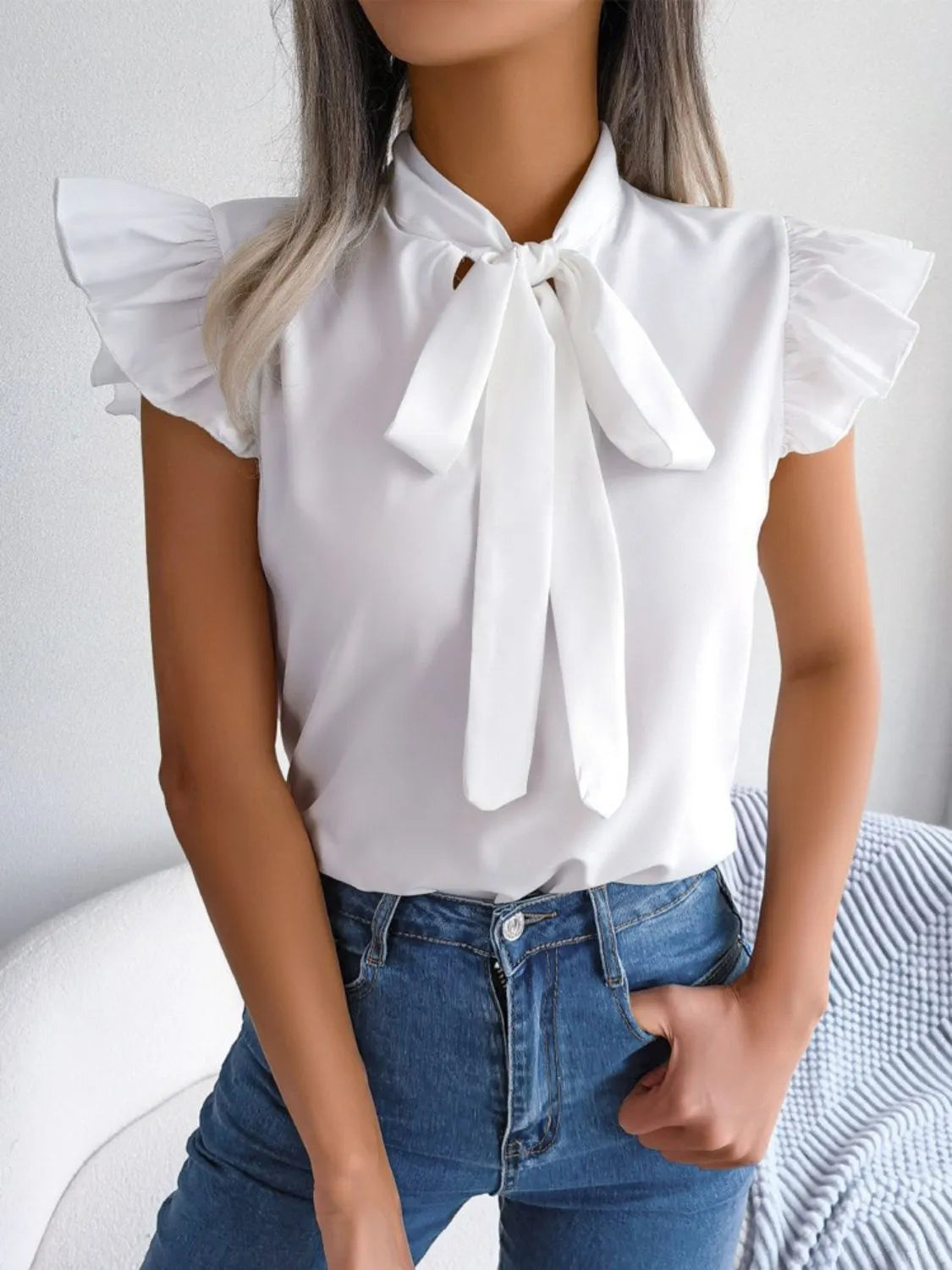 Moa | Elegant blouse with ruffle sleeve and tie band at the front