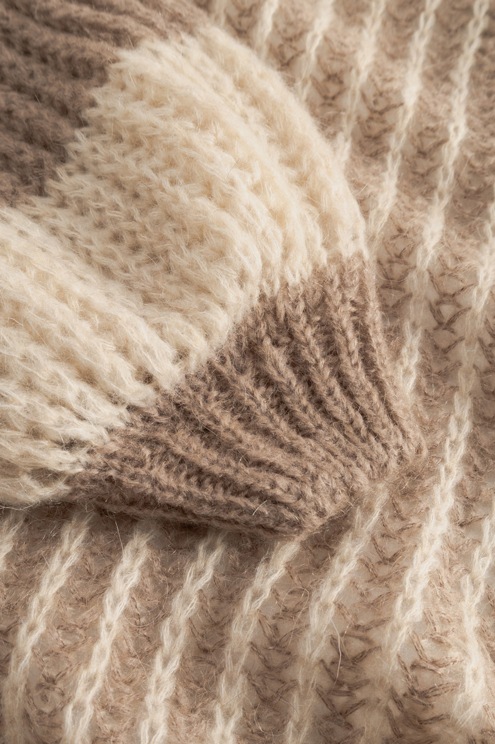 Frida Stickad Cardigan Cozy Brown – Mjuk och Varm Damtröja