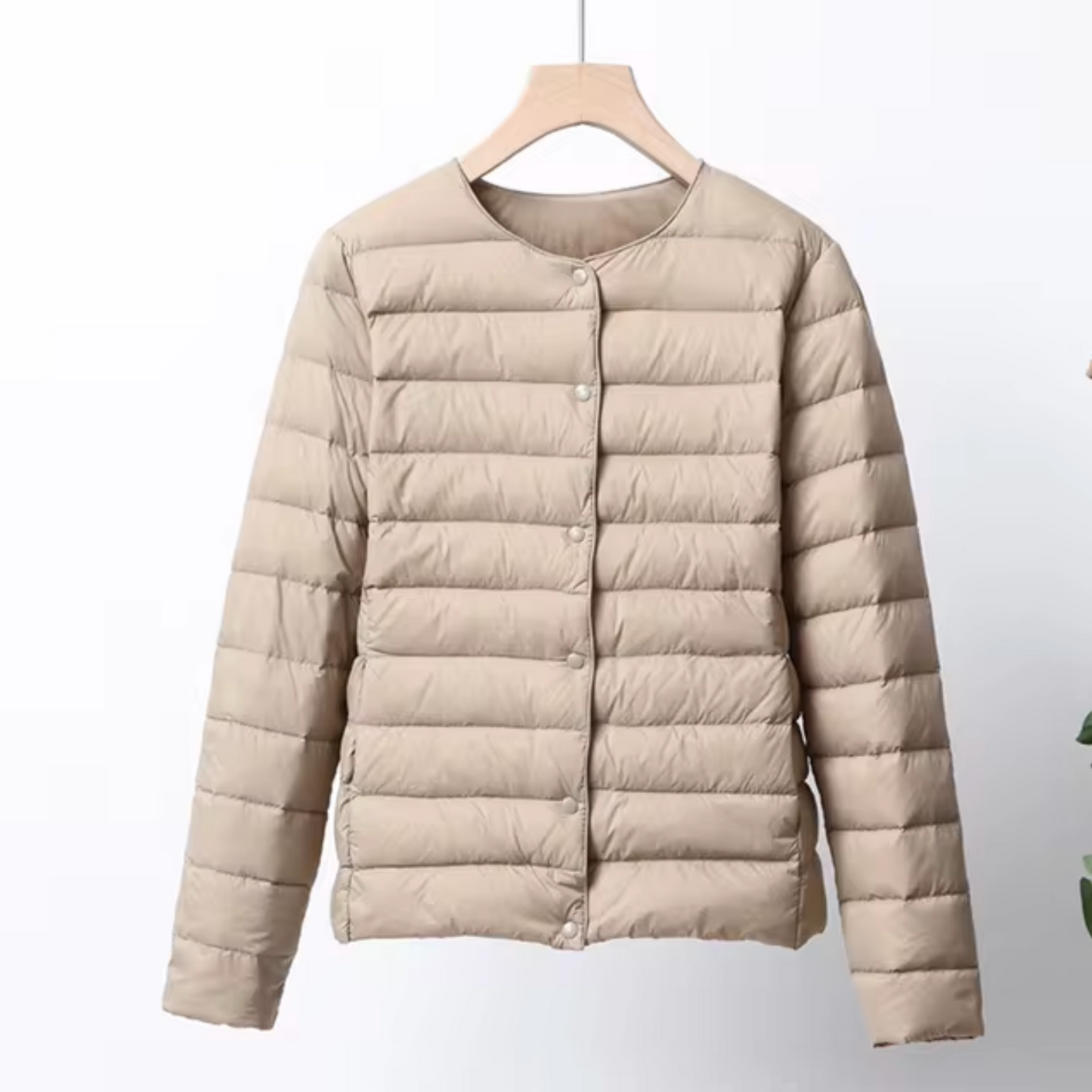 Selinde – Short Puffer Jacket – Featherlight Warmth with Elegant Silhouette