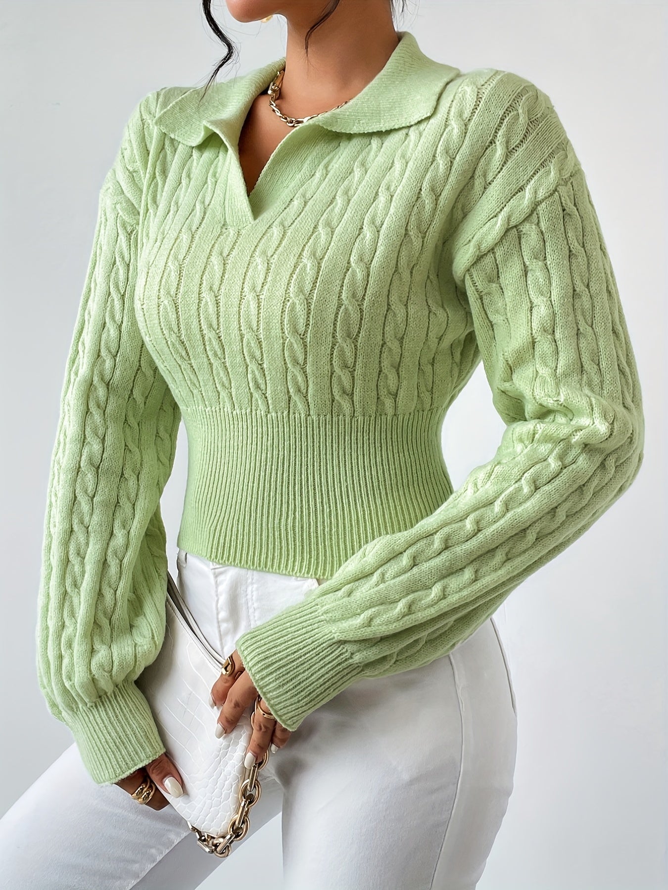 Sylvia Stickad Tröja med Tvinnad V-ringning – Elegant Stickad Damtröja