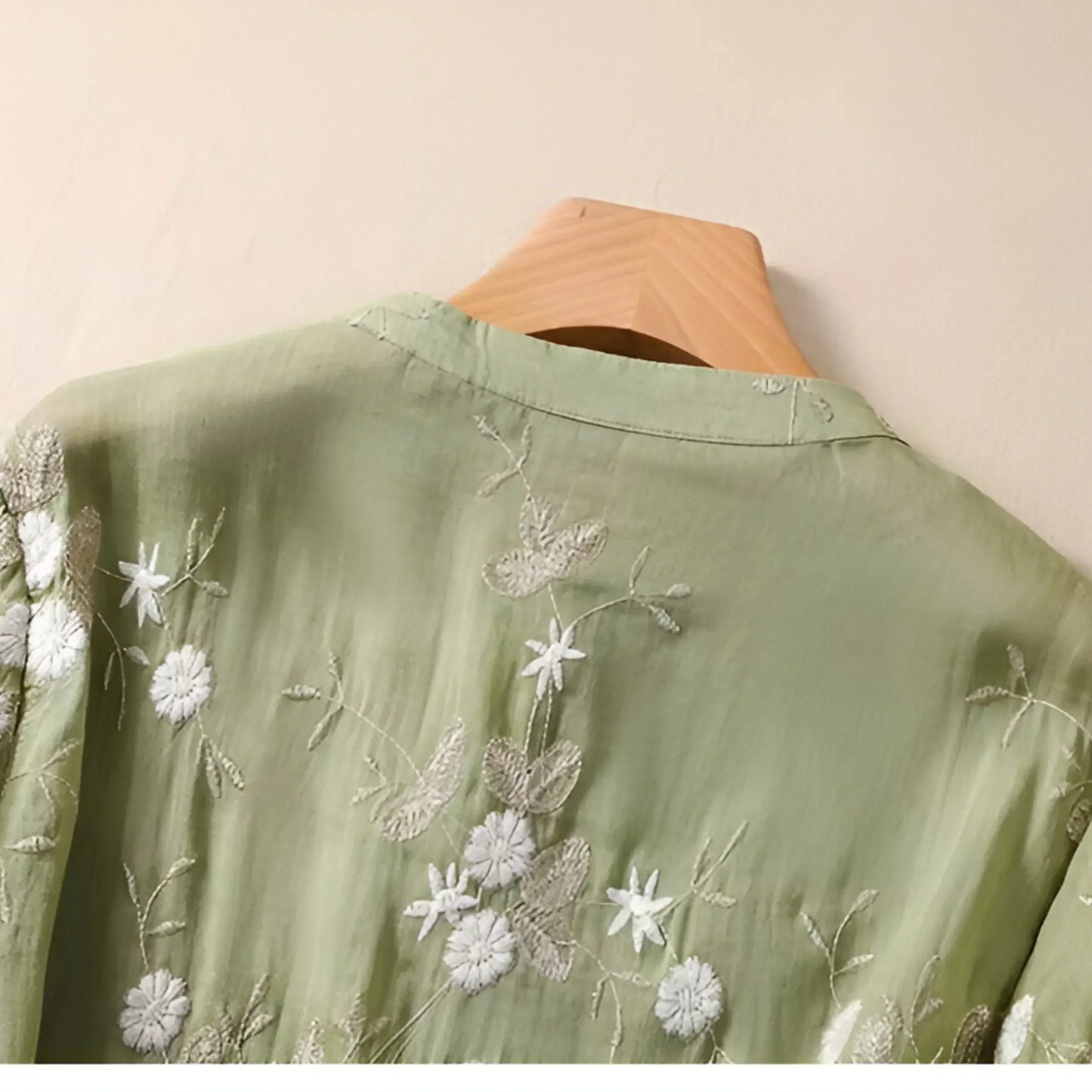 Wilma | Embroidered blouse with buttons in front