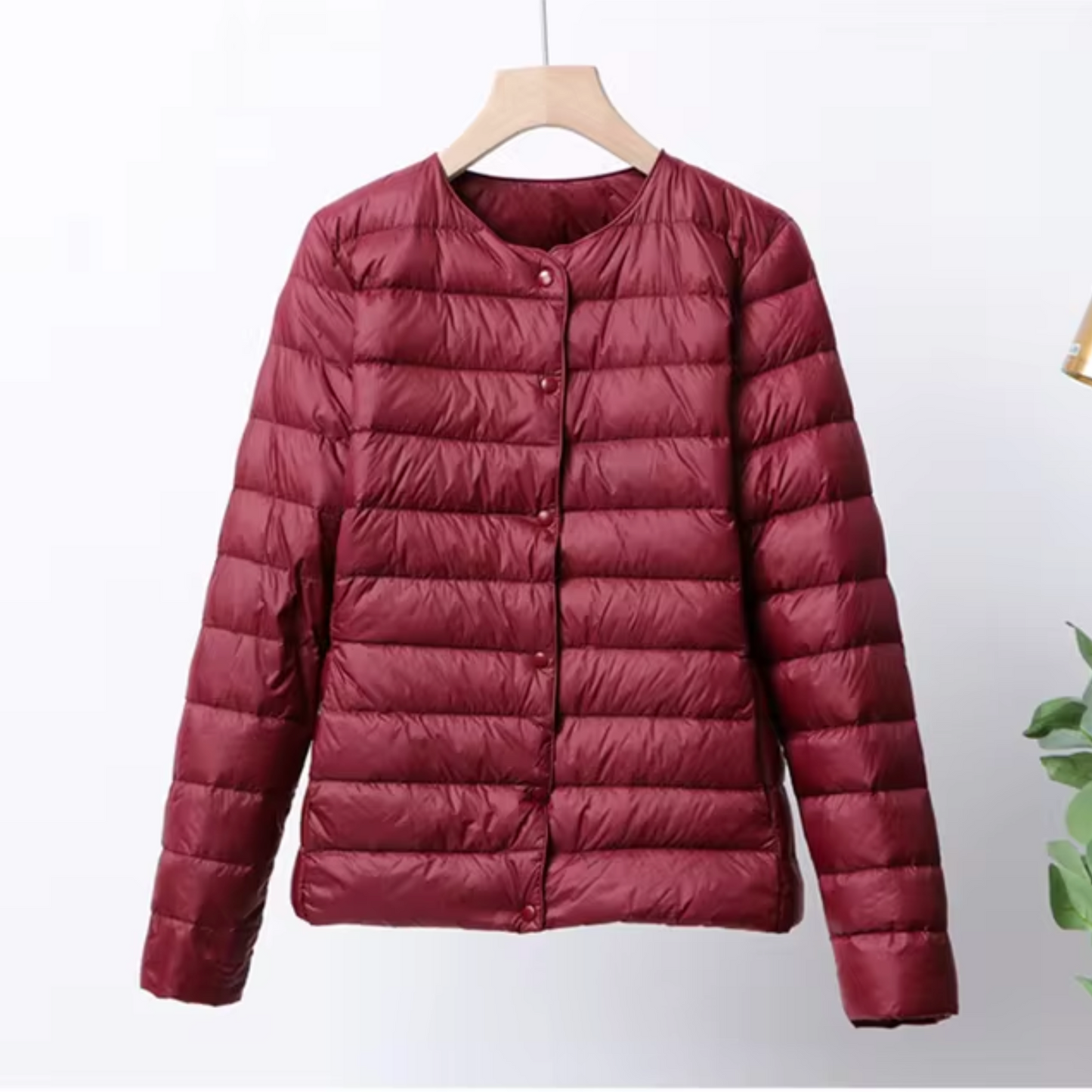 Selinde – Short Puffer Jacket – Featherlight Warmth with Elegant Silhouette