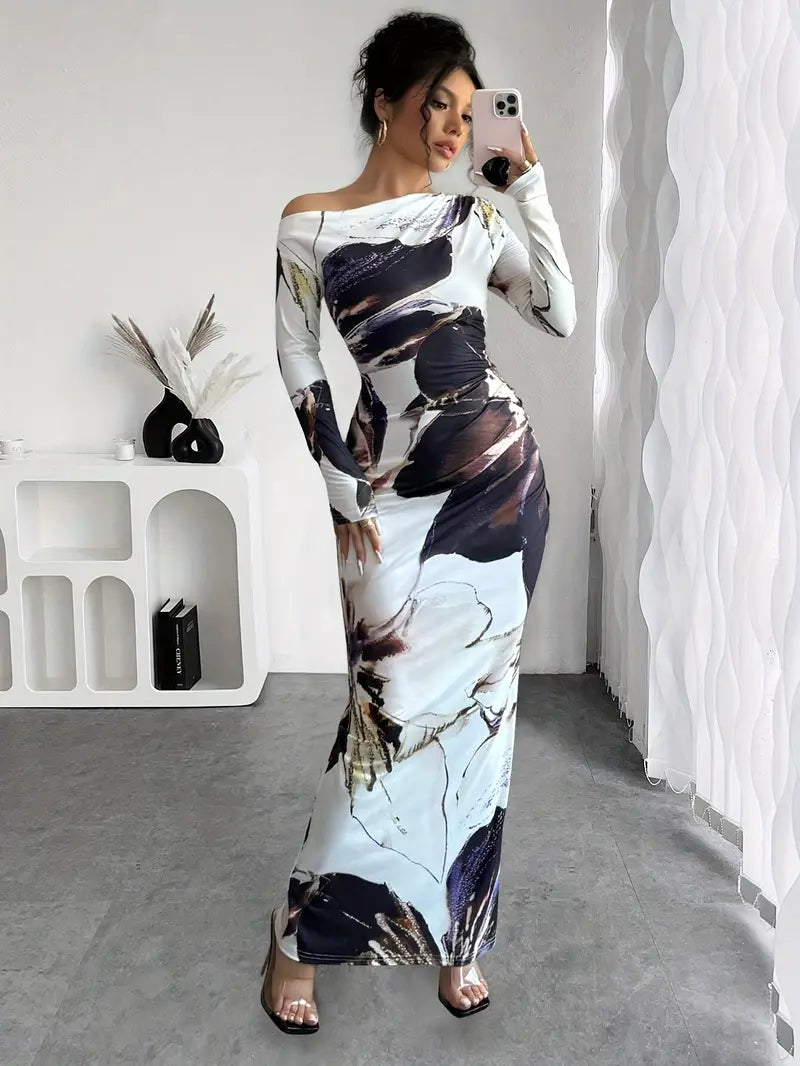 Seraphina Maxiklänning – Off Shoulder Grace med Mönstrad Charm