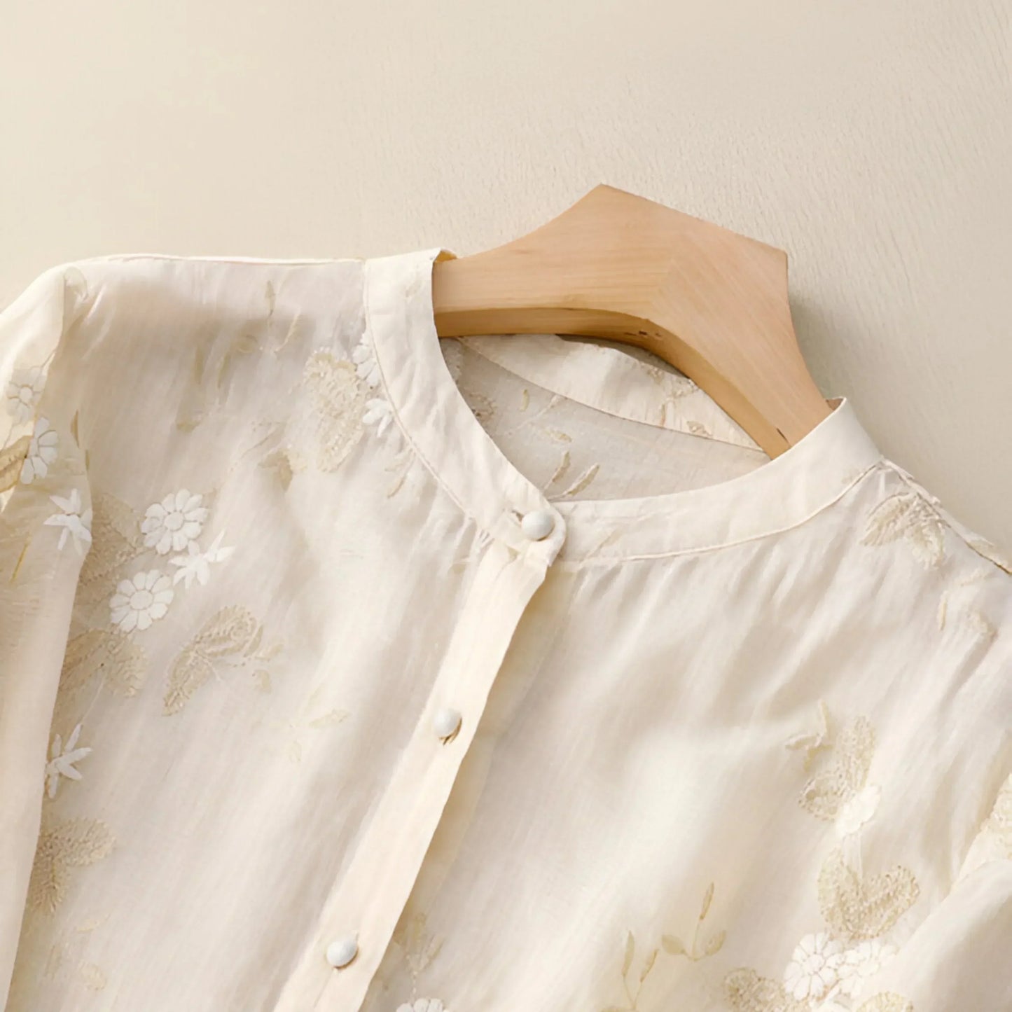 Wilma | Embroidered blouse with buttons in front