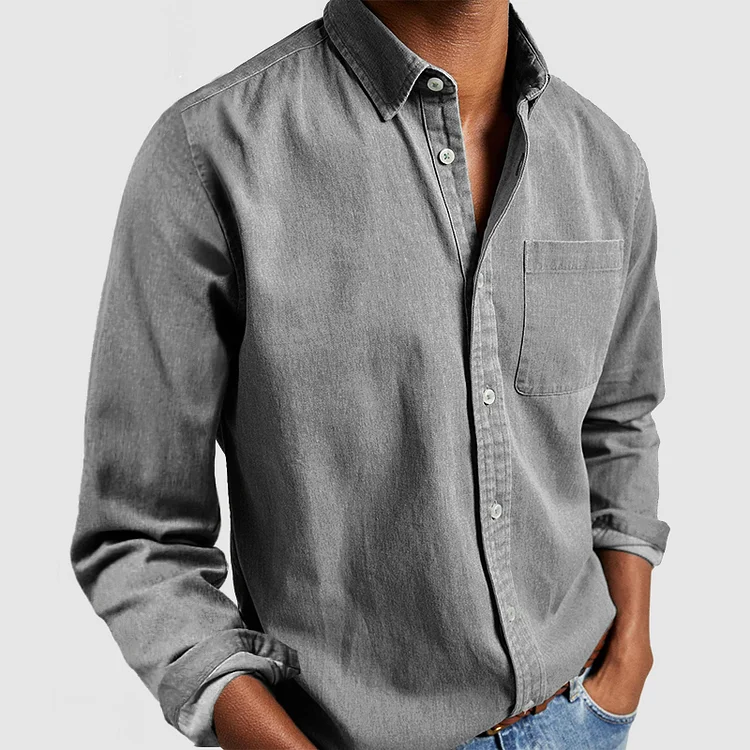 Casual long-sleeved shirt with button closure