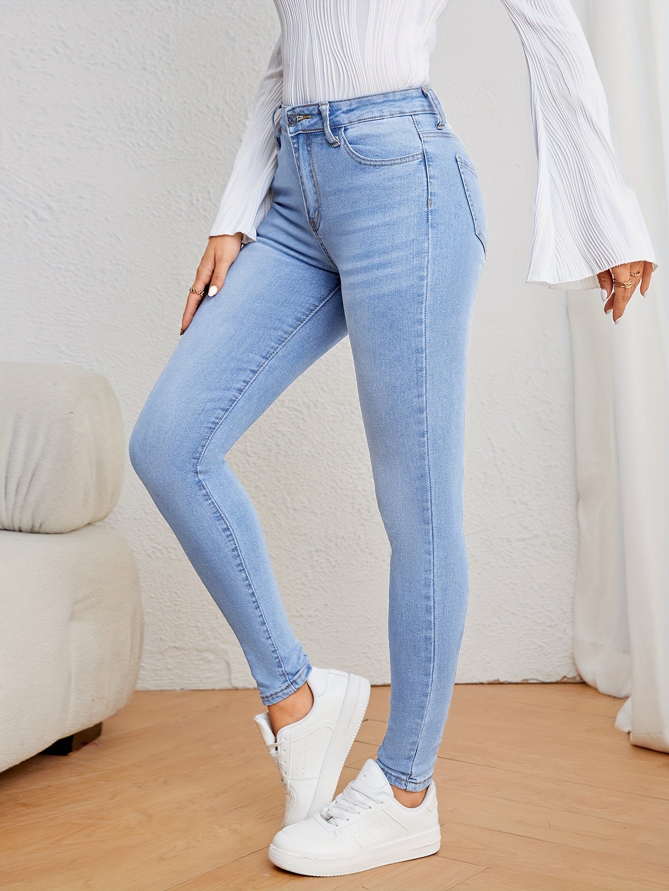 Aurelia | High-waisted Stretch Jeans in Light Denim
