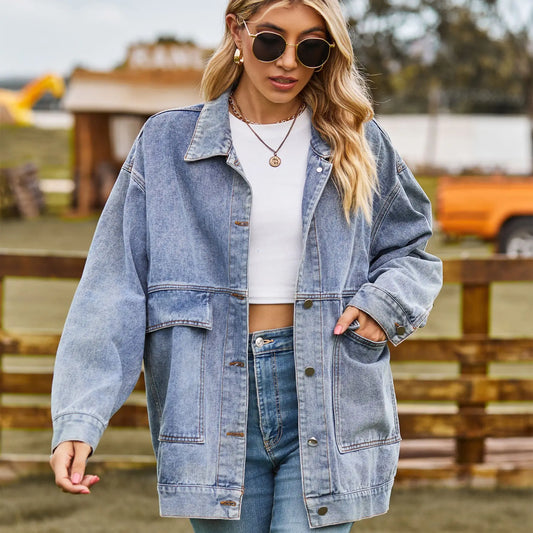 Elvina | Oversized Damjeansjacka med Knappar & Klassisk Design