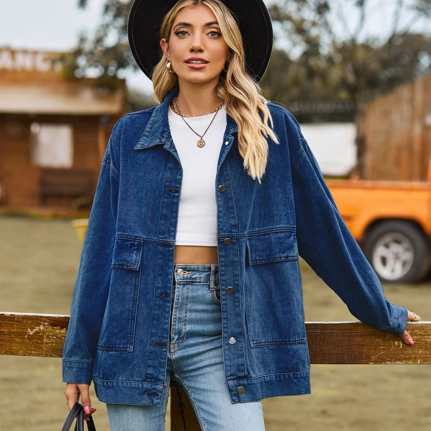 Elvina | Oversized Damjeansjacka med Knappar & Klassisk Design