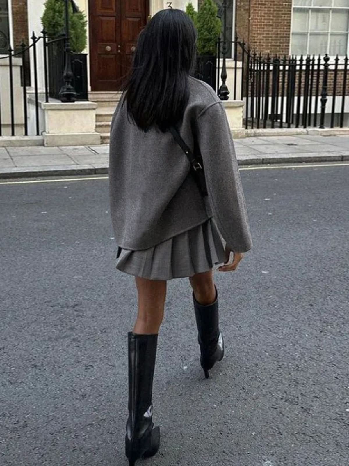 Chic double-breasted coat in wool blend for women with high collar