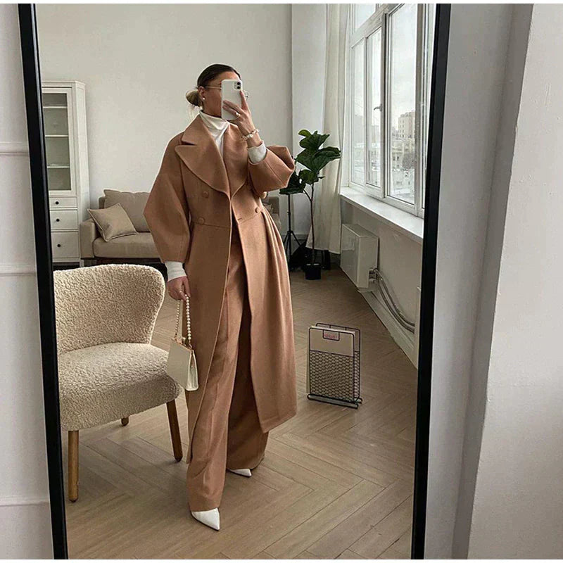 Ottilia – Vändbar Lång Trenchcoat för Dam med Klassisk Bred Krage