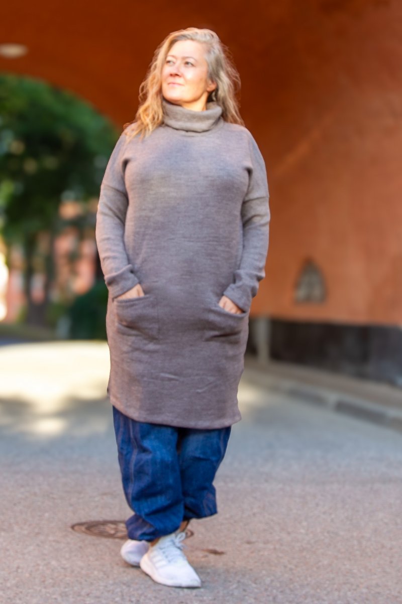 Amorette Brun &amp; Grå Polokjole – Løs Pasform til Kvinder