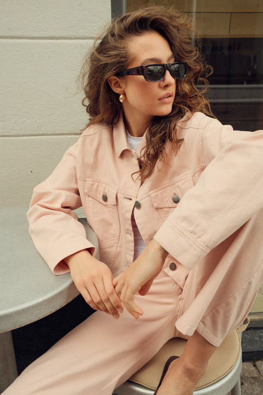 Erika Rosa Washed Jacka – Klassiskt Damytterplagg i Denim