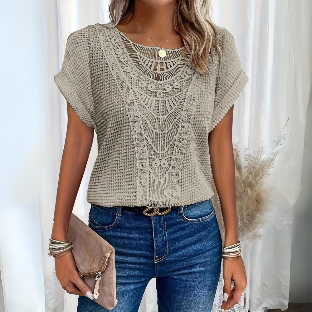 Amanda | Short-sleeved lace blouse