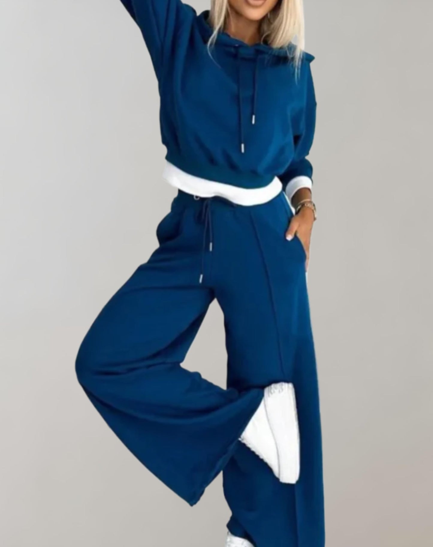 Eloria Loungewear Set – Croppad Hoodie med Vida Byxor