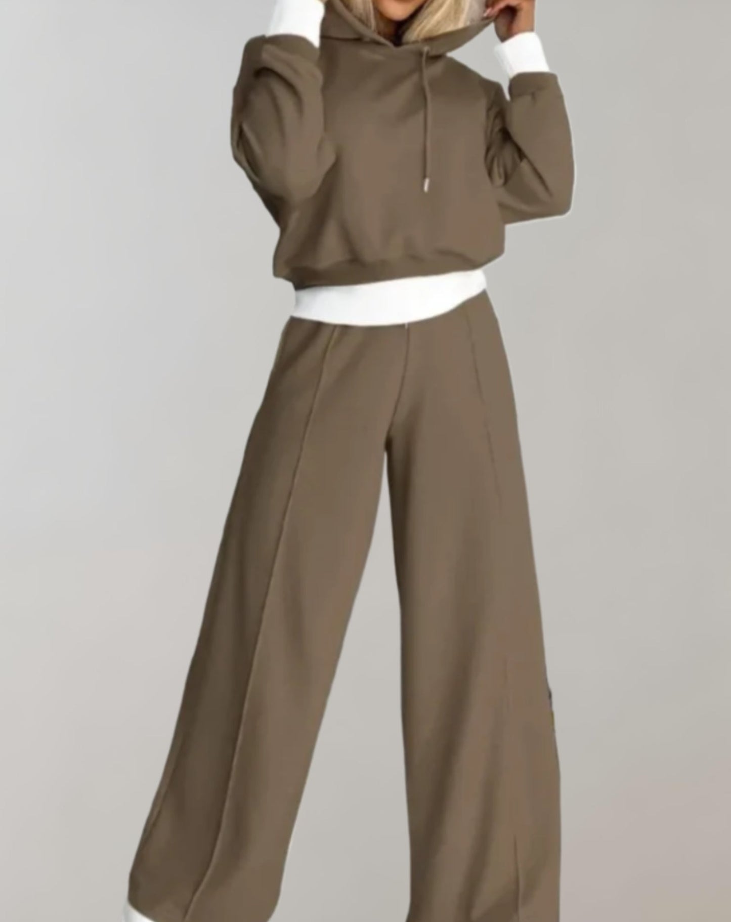 Eloria Loungewear Set – Croppad Hoodie med Vida Byxor