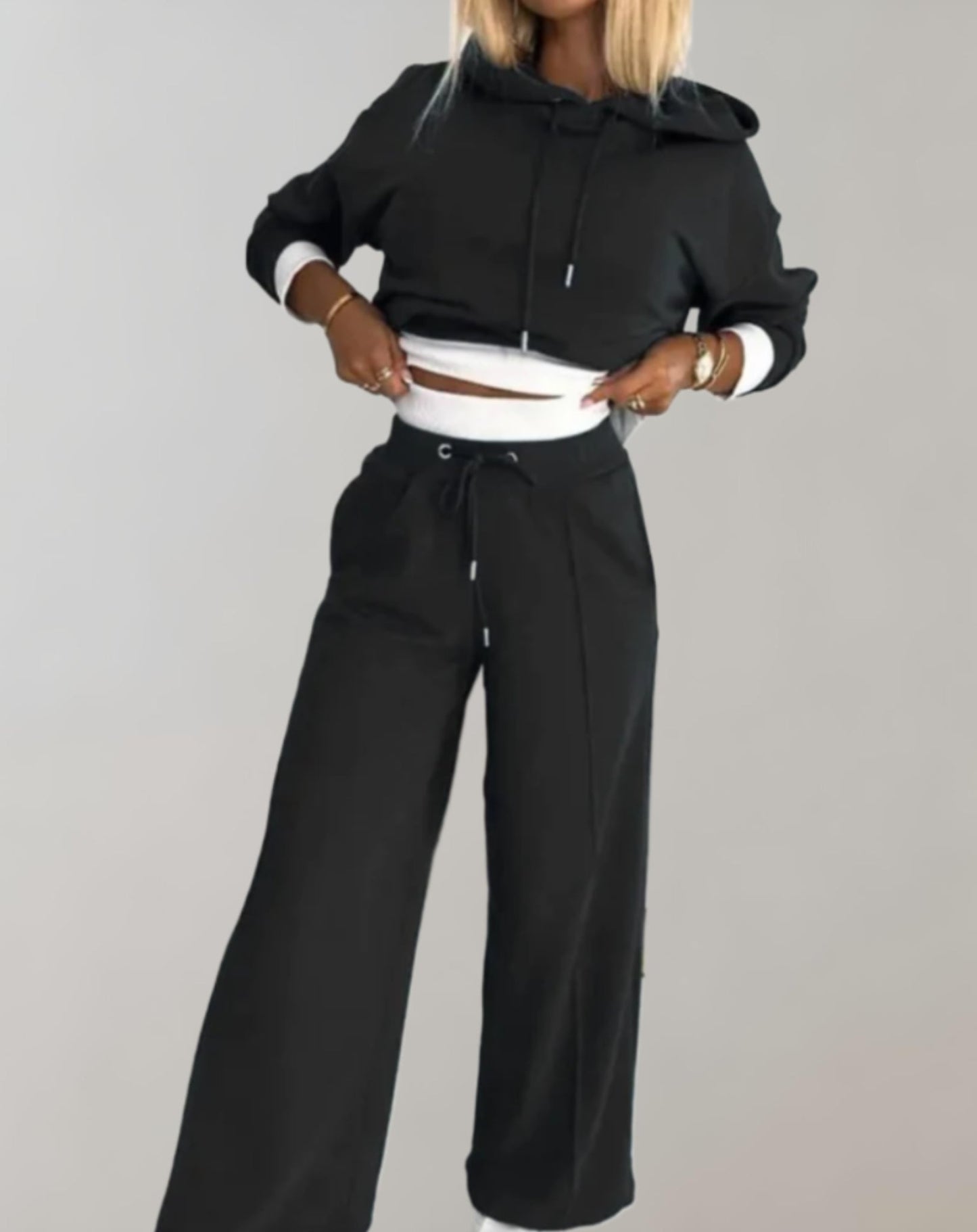 Eloria Loungewear Set – Croppad Hoodie med Vida Byxor