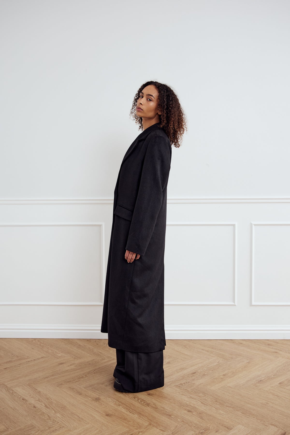 Elisabet Black Coat – Elegant Women's Coat for Winter