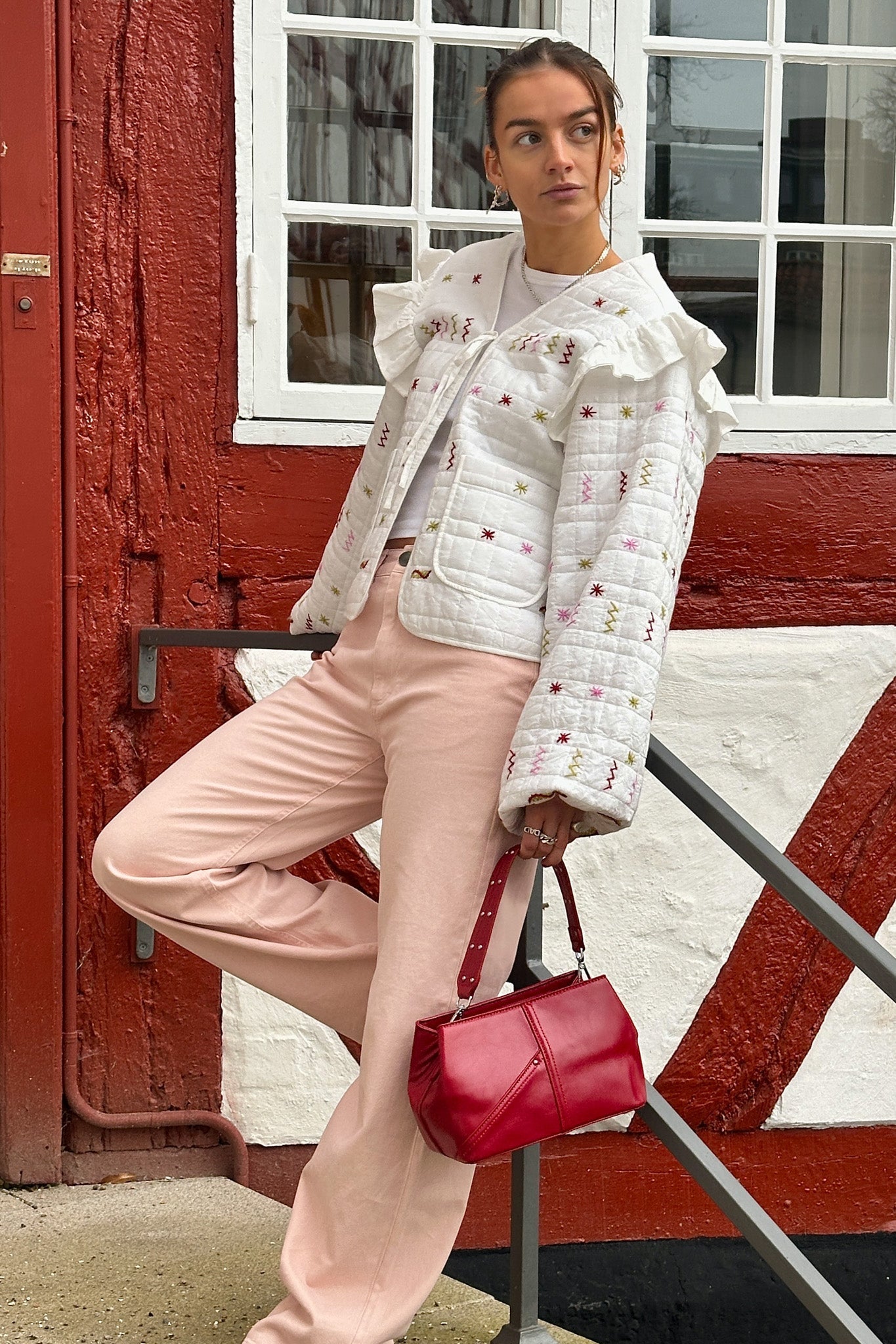 Ebba Jacka Ivory – Elegant och Lätt Damytterplagg