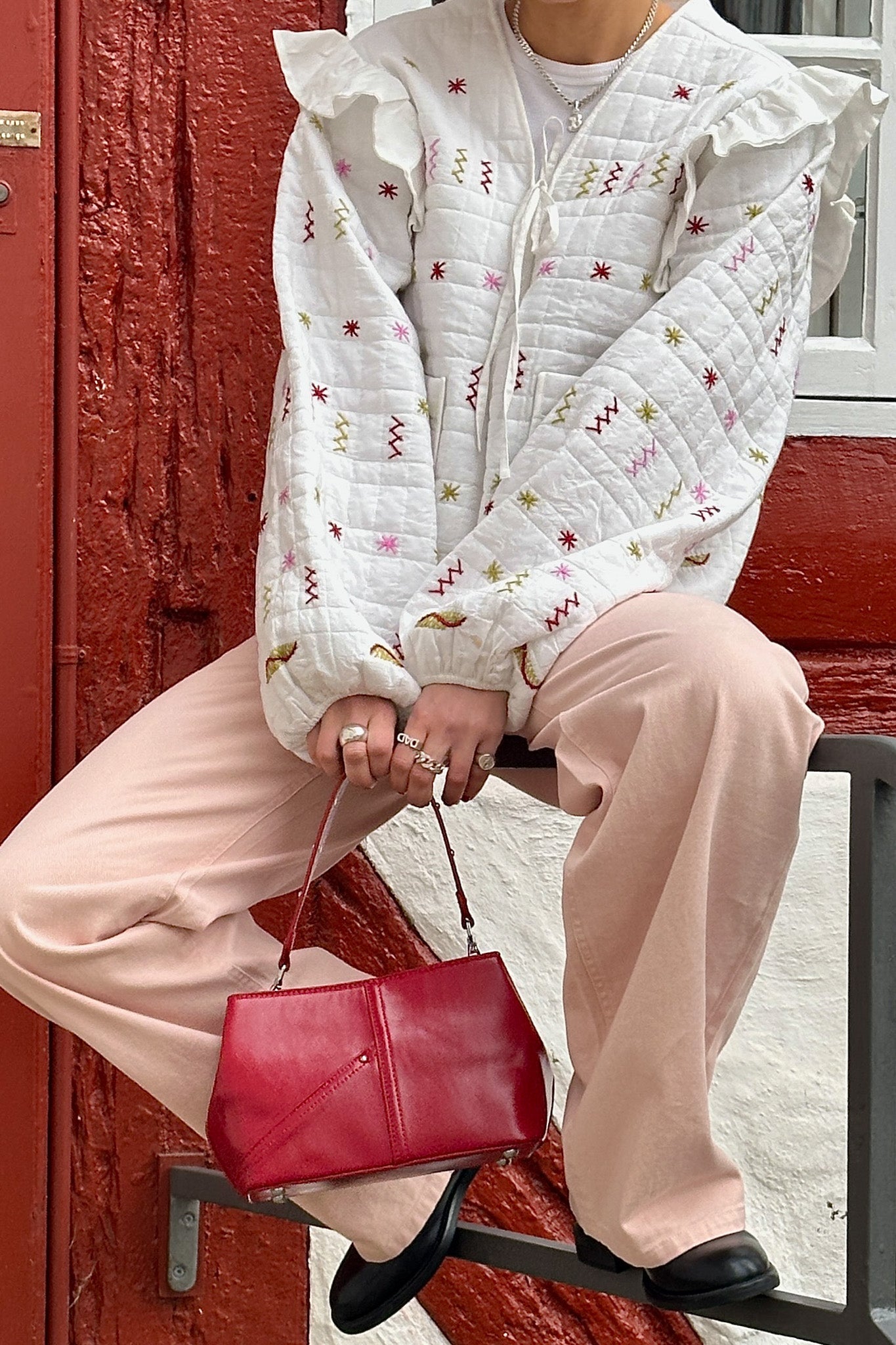 Ebba Jacka Ivory – Elegant och Lätt Damytterplagg