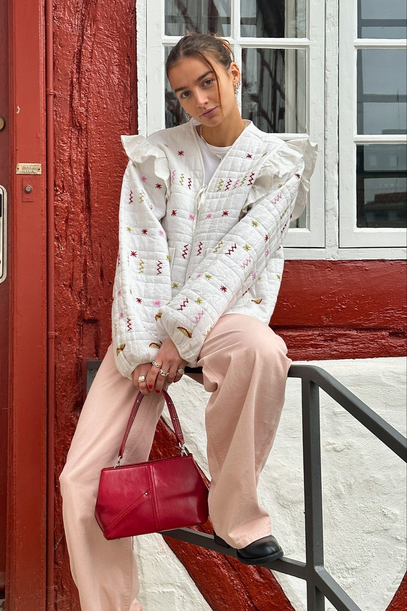 Ebba Jacka Ivory – Elegant och Lätt Damytterplagg
