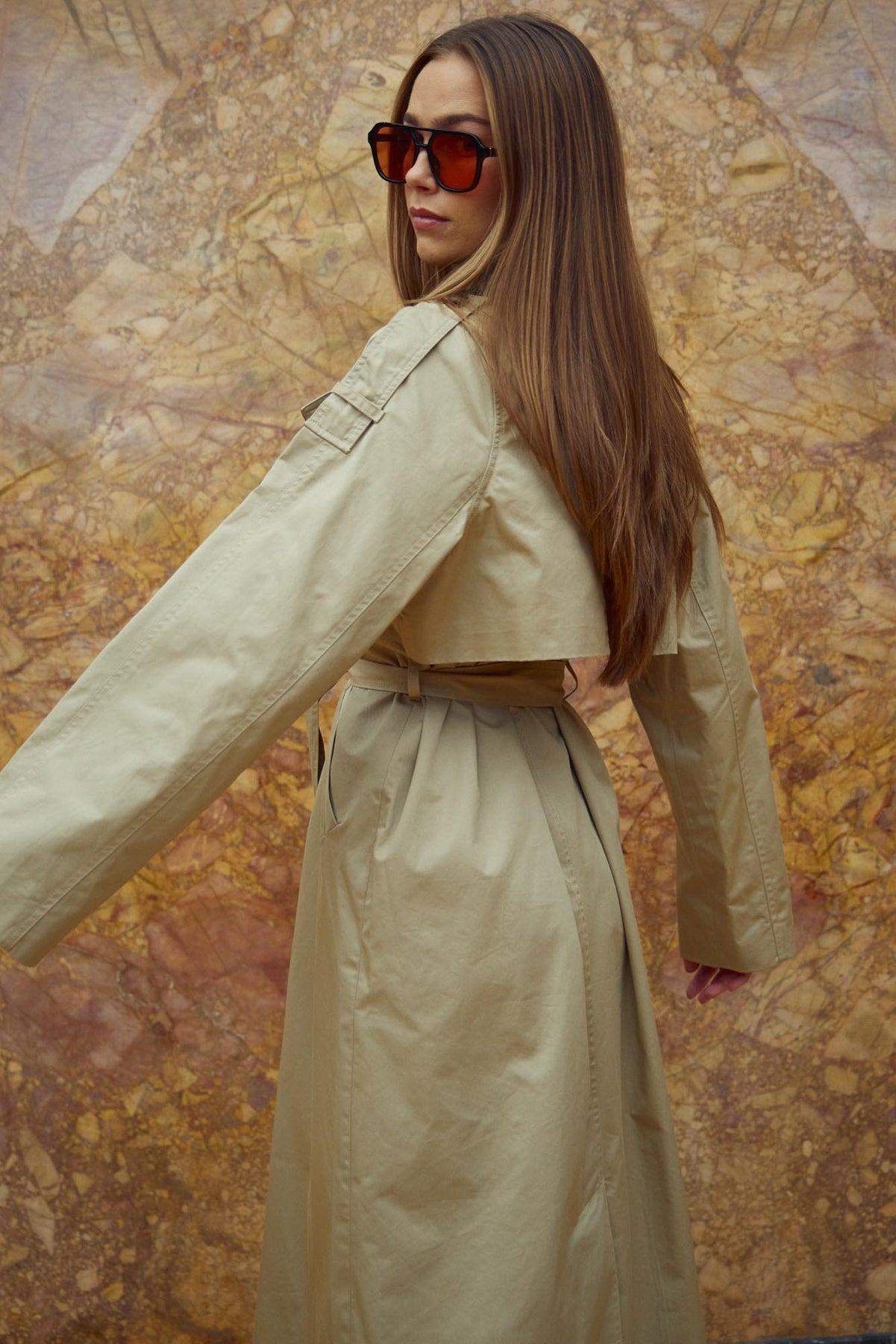 Hilma Kappa Warm Sand – Elegant Damkappa för Vintern