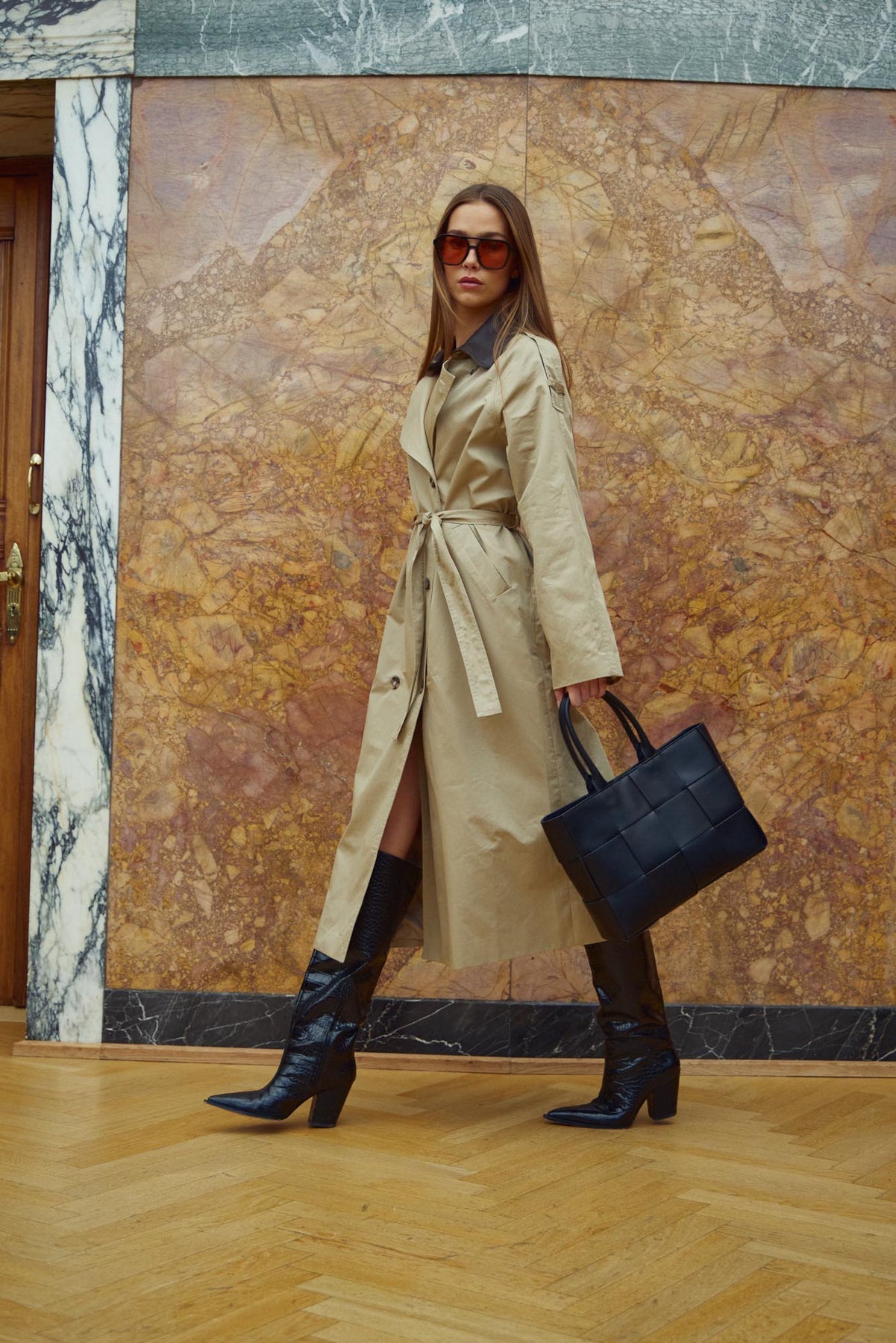 Hilma Kappa Warm Sand – Elegant Damkappa för Vintern