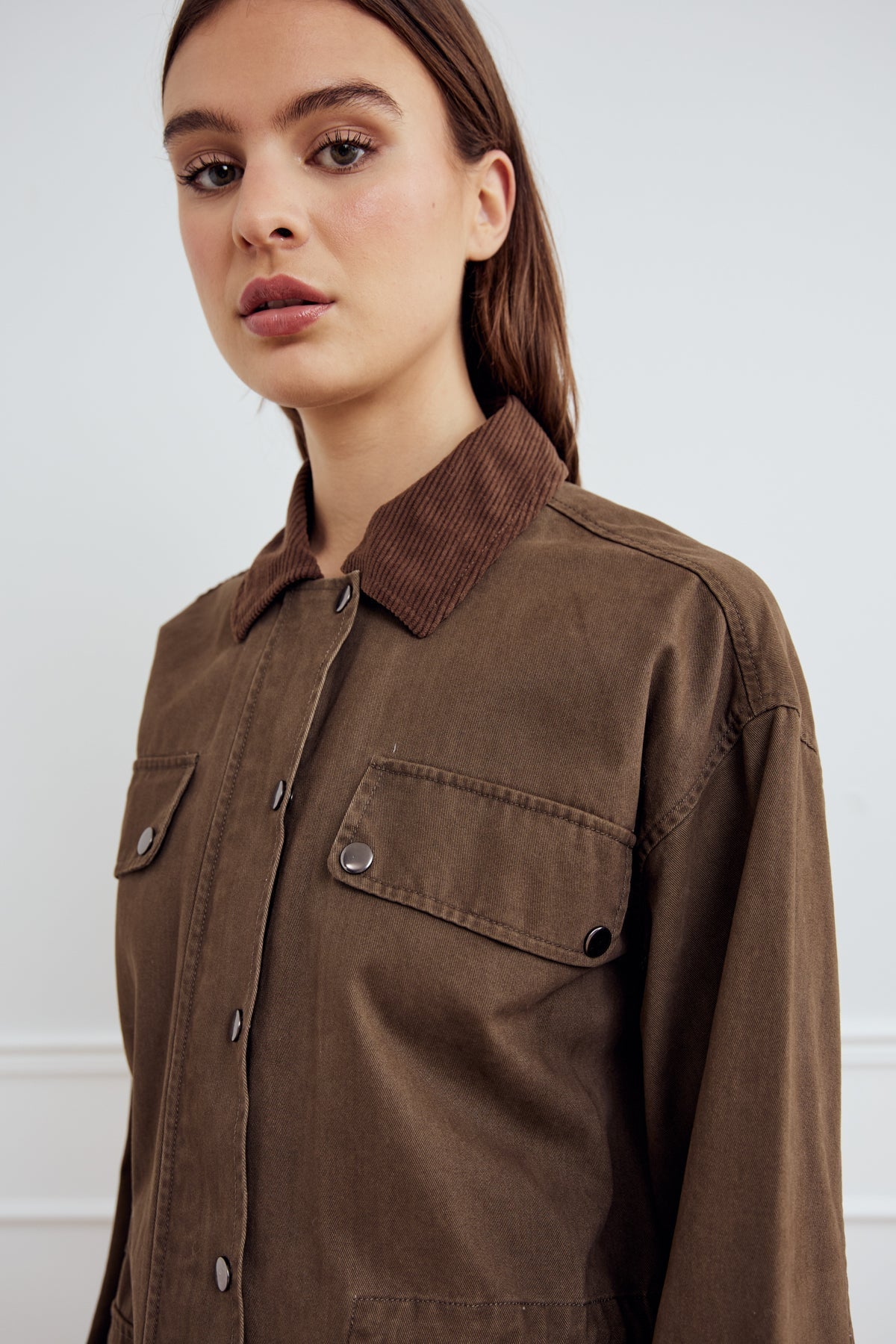 Klara Ytterplagg – Modern Damjacka i Washed Morel