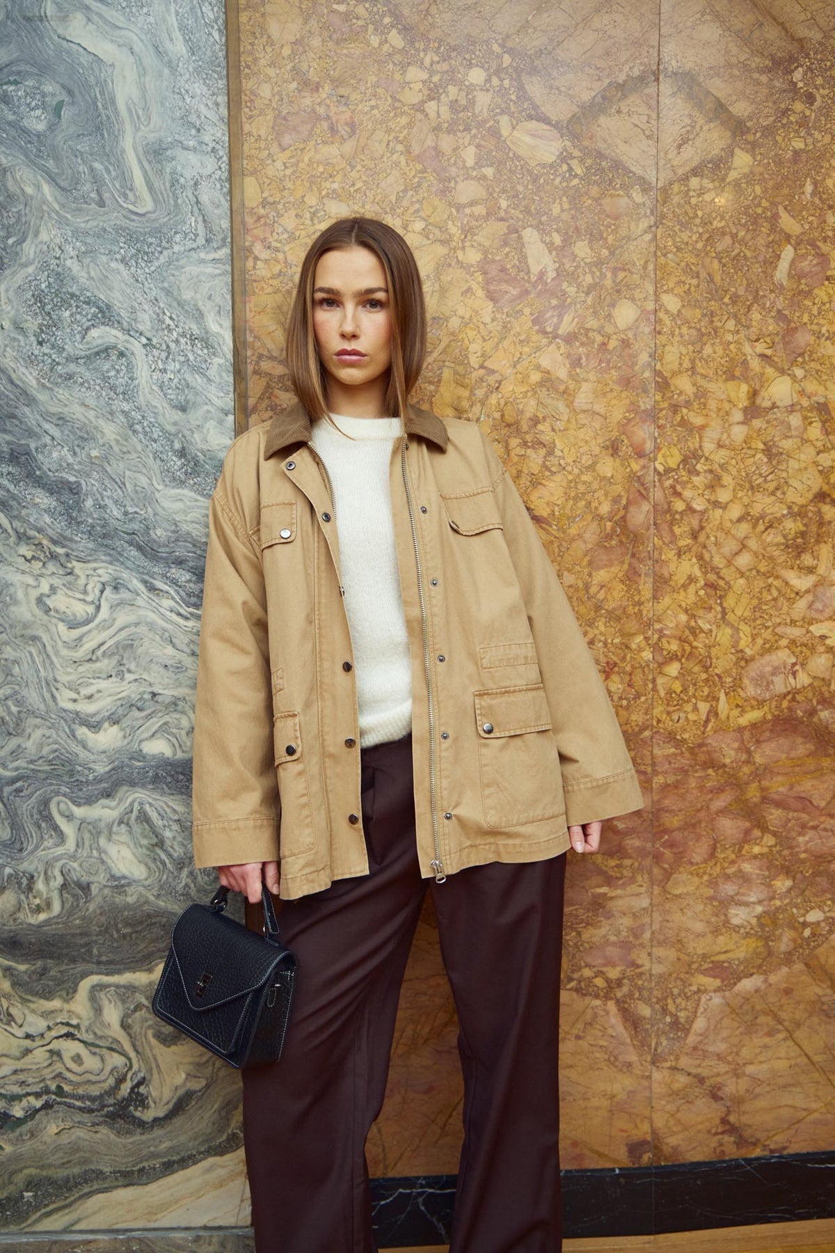 Freja Jacka Washed Sand – Minimalistisk och Tidlös Damjacka
