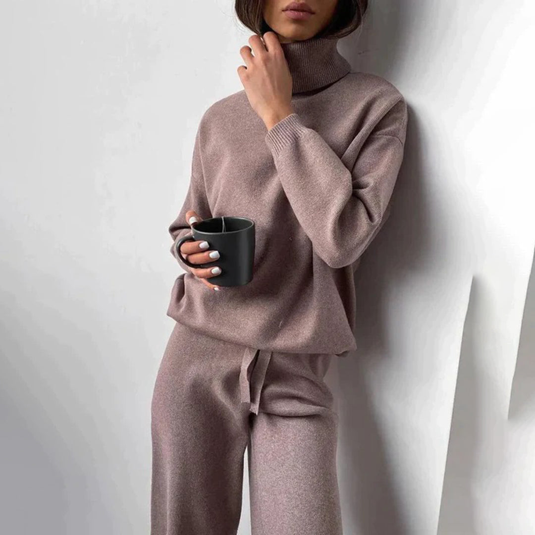 Mirea™ | Strikket lounge-sæt i cashmere-look med skildpaddeskjorte